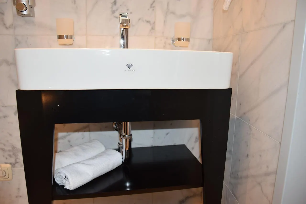 Atel Hotel Lasserhof Salzburg 3*,  Austria